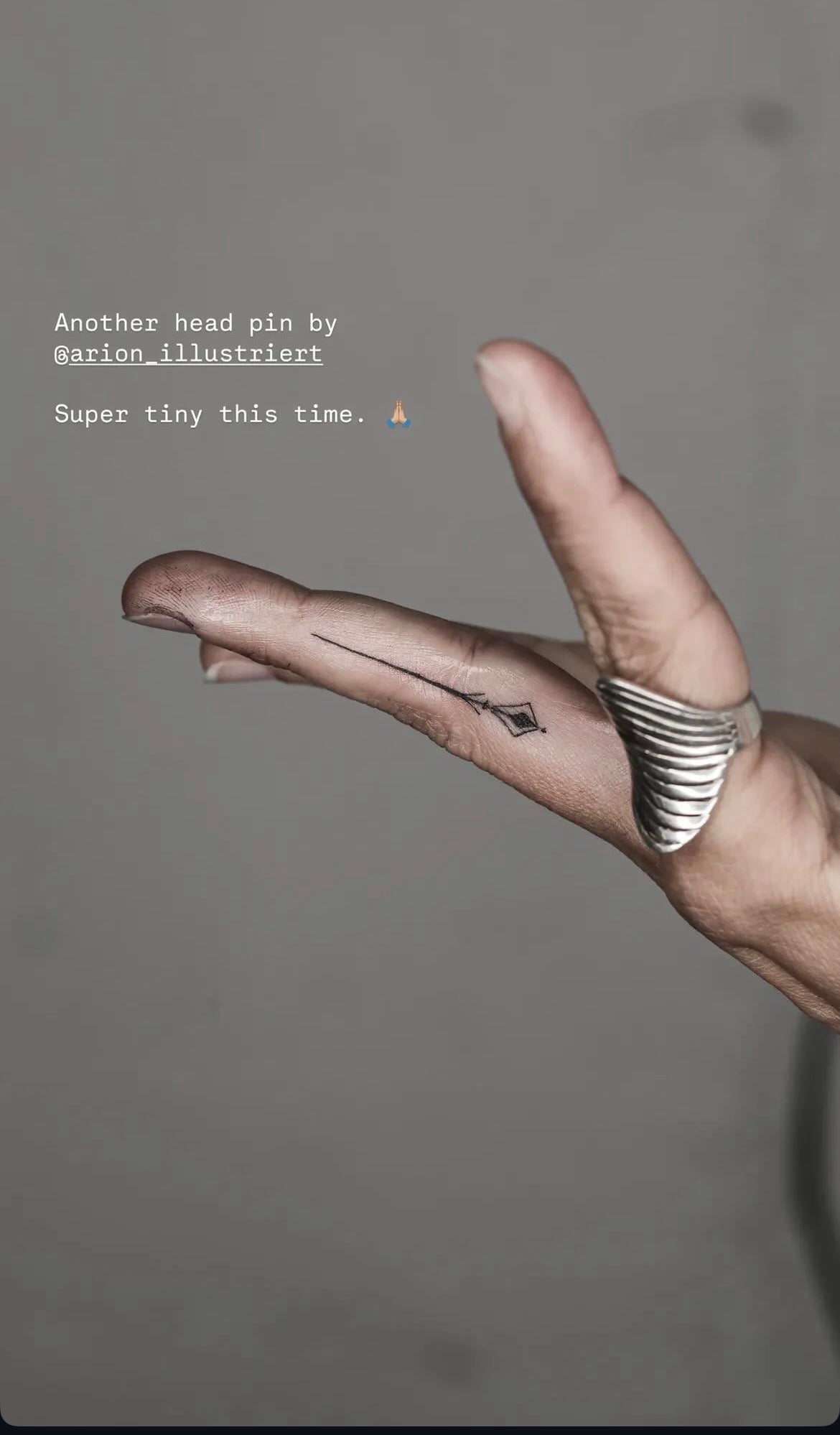 Individuelles Hat Pin Tattoo Design