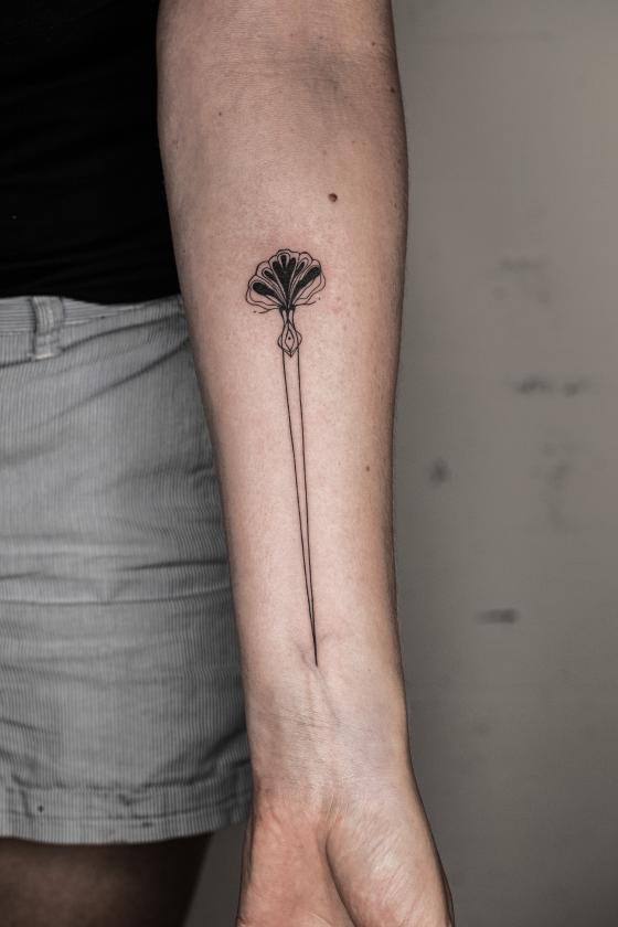 Gutschein für ein individuelles Hat Pin Tattoo Design